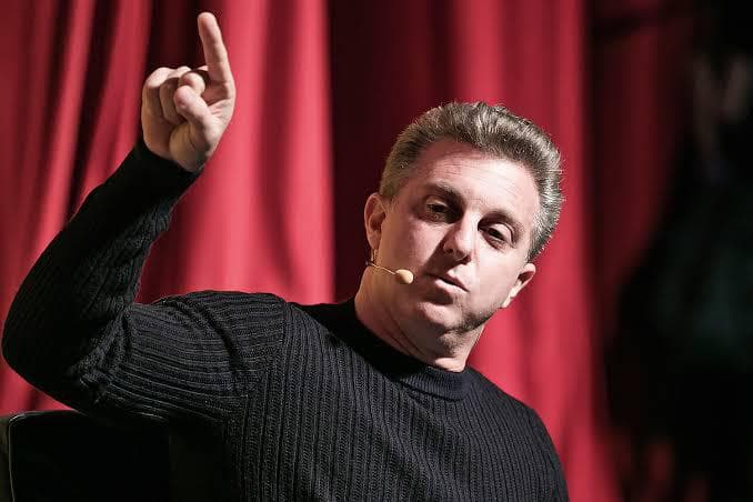 Bomba! Luciano Huck bate pé na Globo para escolher substituto e grande nome é anunciado