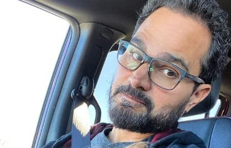 O irmão do famoso cantor sertanejo, Zezé Di Camargo, Luciano Camargo voltou a se tornar um dos assuntos mais comentados na mídia após compartilhar um clique raro ao lado de sua esposa com uma legenda para lá de inusitada (Foto: Reprodução/Instagram) O irmão do famoso cantor sertanejo, Zezé Di Camargo, Luciano Camargo voltou a se tornar um dos assuntos mais comentados na mídia após compartilhar um clique raro ao lado de sua esposa com uma legenda para lá de inusitada (Foto: Reprodução/Instagram)