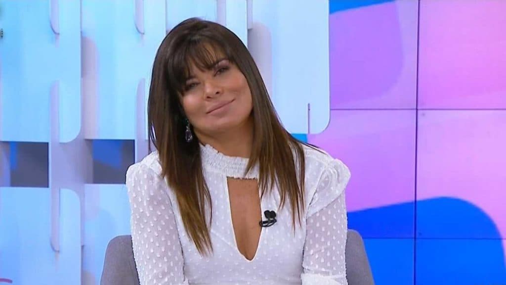 Passada! No Fofocalizando, Mara Maravilha comunica Silvio Santos que terá programa em outra emissora
