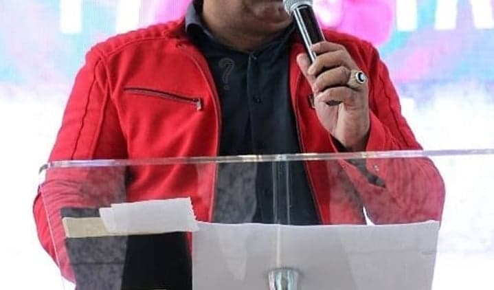 Cantor gospel famoso é flagrado com garota de programa e esposa decreta o fim do casamento
