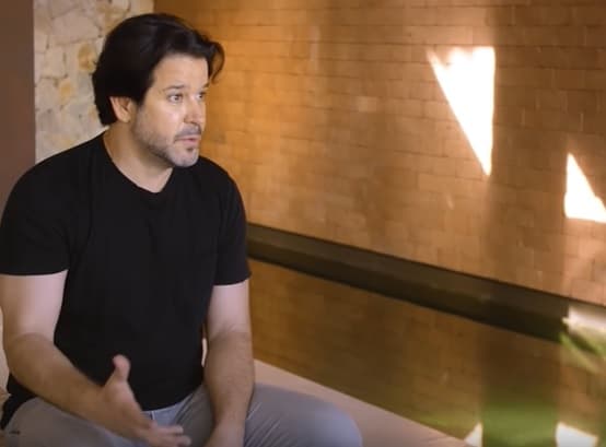 Chocada! Murilo Benício mostra decoração de mansão “maluca” e surpreende com vista para o Cristo