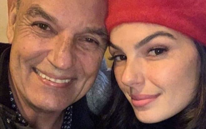Isis Valverde fala pela primeira vez após morte do pai, Rubens Valverde