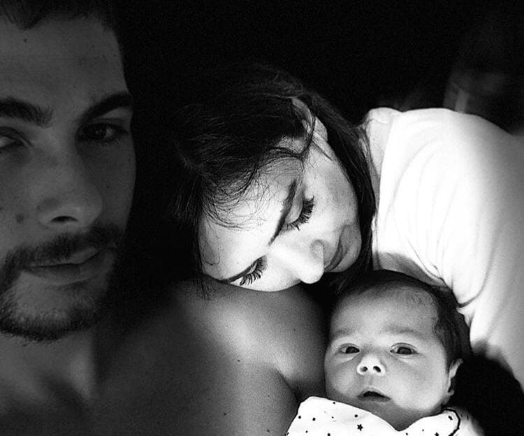 Fofos! Tatá Werneck mostra Rafa Vitti dando banho na filha e foto comove público