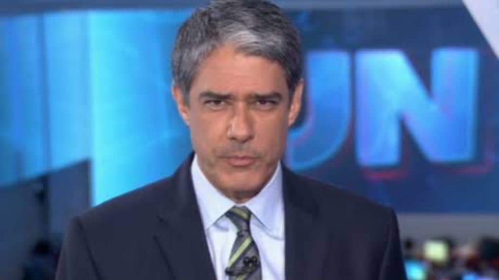 William Bonner sofre onda de ataques após fazer anúncio na bancada do JN: "Não cansa de passar vergonha"