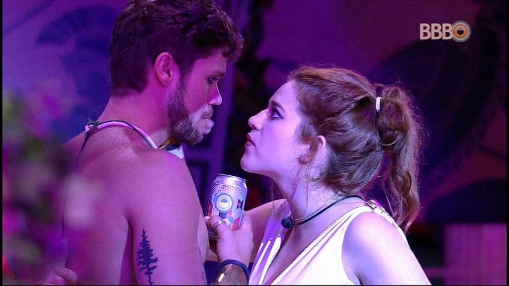 Ana Clara alfineta Breno após virar apresentadora da Globo: "Já pode pedir música"