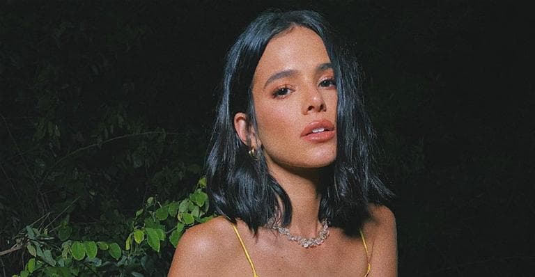 Bruna Marquezine passa dos limites, surge em foto escandalosa na cama e causa por detalhe íntimo