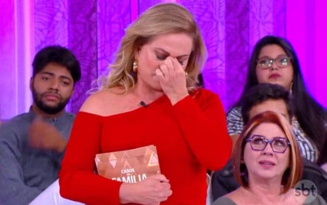 Christina Rocha quebra privacidade e divulga foto rara da filha gata