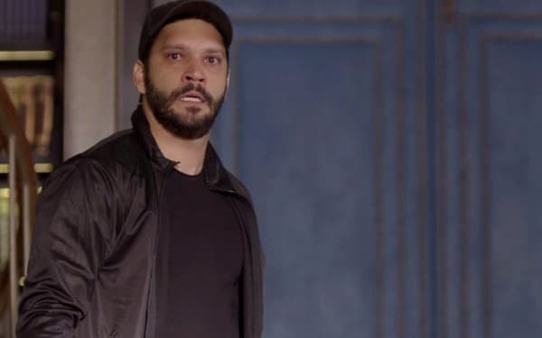 Bom Sucesso: Último capítulo, Diogo invade quarto de Alberto para matá-lo esfaqueado