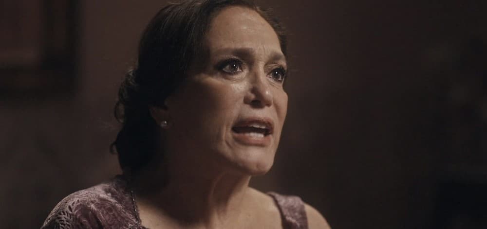 Emília de Éramos Seis dará show de horror de racismo e machismo (Imagem: Reprodução) Emília de Éramos Seis dará show de horror de racismo e machismo (Imagem: Reprodução)
