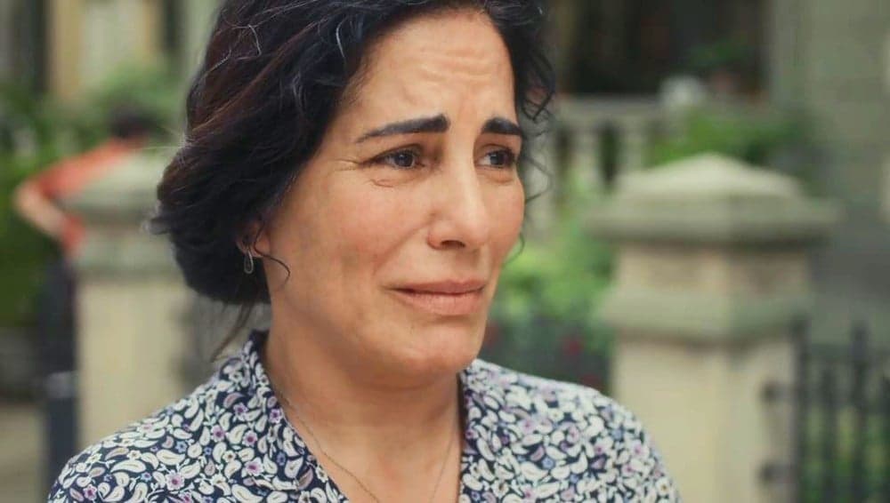 Éramos Seis: Lola é abandonada por Isabel, chora desgraça e acaba sozinha