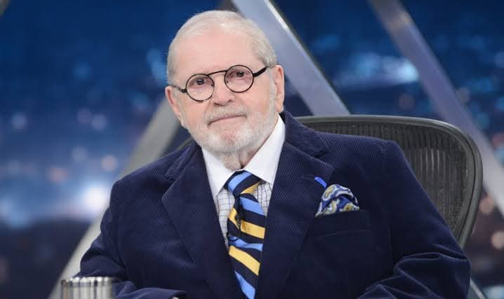 Jô Soares reaparece em programa após afastamento da TV e aparência abatida causa comoção