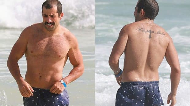 Kaysar Dadour é flagrado em praia e corpão do ator da Globo chama atenção: "Pãozão sírio gostoso"