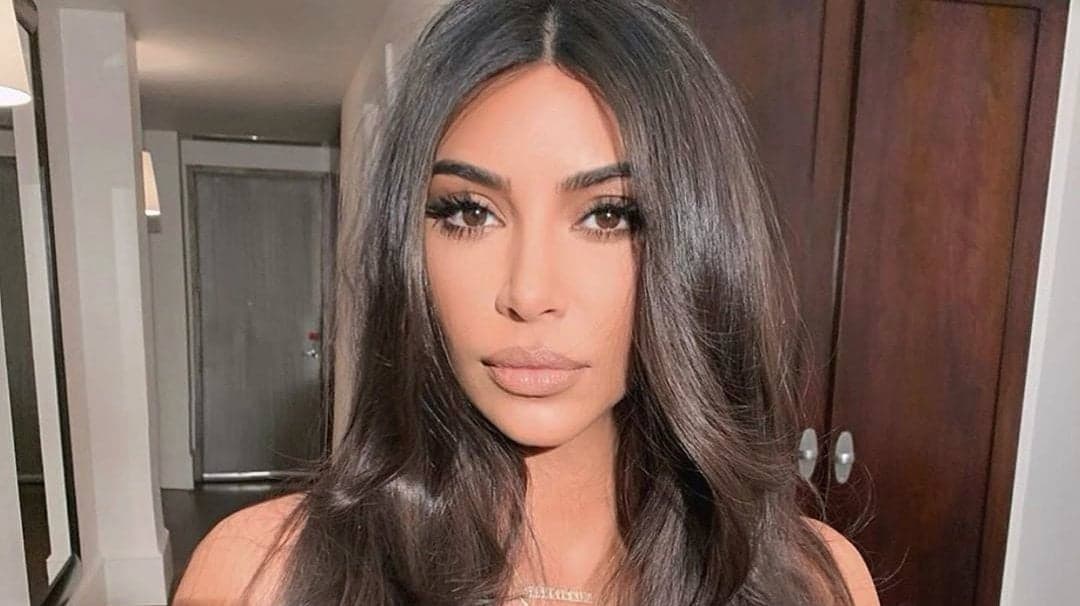 Kim Kardashian é processada por publicar foto de si mesmo com o marido, Kanye West (Foto: Reprodução) Kim Kardashian é processada por publicar foto de si mesmo com o marido, Kanye West (Foto: Reprodução)