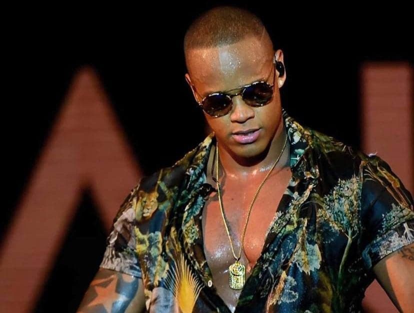 Triste! Léo Santana dará pausa na carreira após o Carnaval e motivo envolve problema de saúde