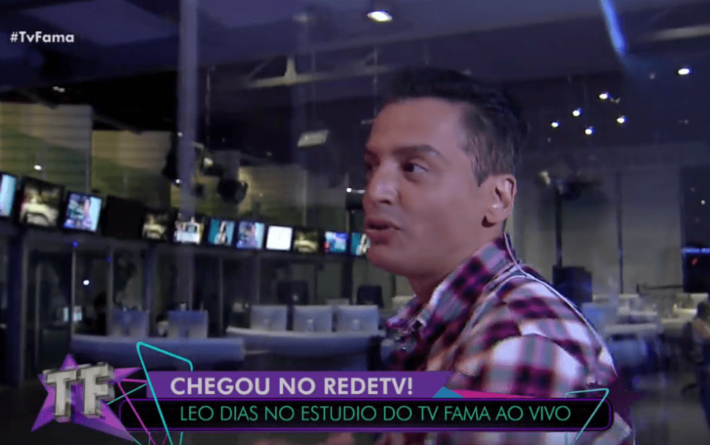 Leo Dias fica deslumbrado nos corredores da RedeTV! e alfineta os camarins do SBT: "Aqui é chique!"
