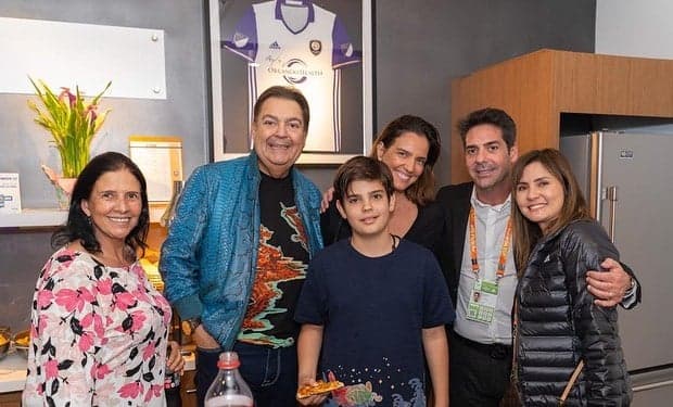 Faustão surgiu ao lado de Rodrigo, seu caçula, e Luciana Cardoso (Foto: Reprodução/Instagram) Faustão surgiu ao lado de Rodrigo, seu caçula, e Luciana Cardoso (Foto: Reprodução/Instagram)