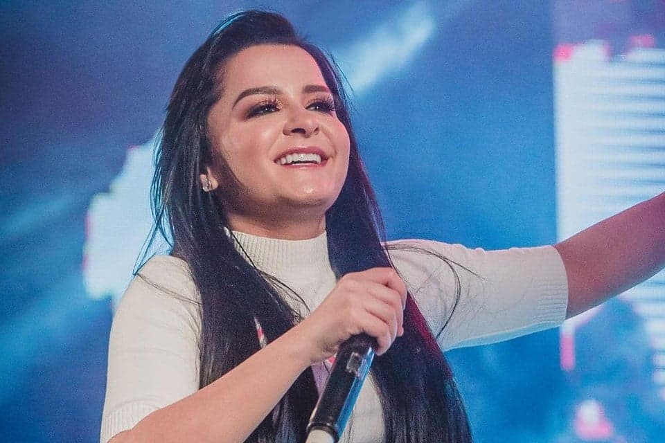 Maraisa expõe ex-relacionamento e causa com indireta: "Levou chifre"