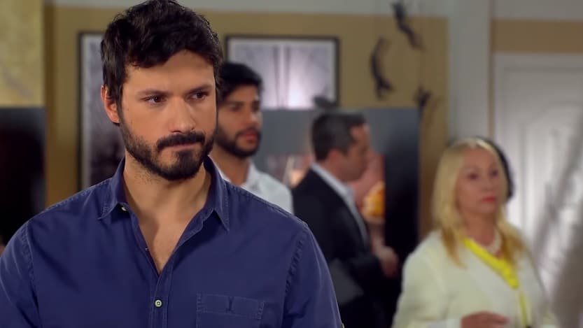As Aventuras de Poliana: Marcelo arma um escândalo, escorrega na banana com erro feio