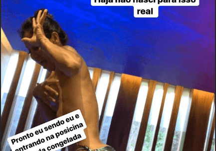 Mayra Cardi fez topless para entrar em piscina congelada (Foto: Reprodução/ Instagram) Arthur Aguiar