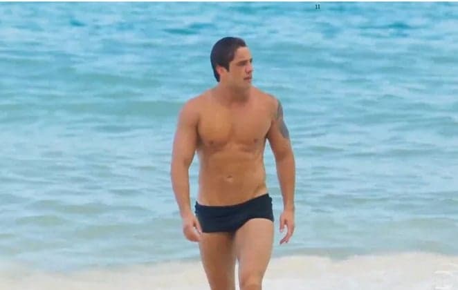 Rafael Cardoso aparece de sunga em Salve-Se Quem Puder e tamanho do instrumento impressiona