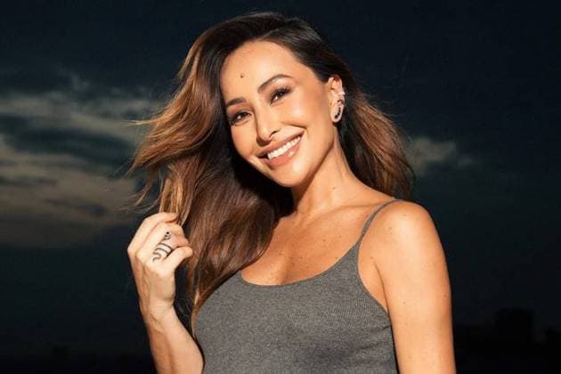 Sabrina Sato encanta o público com foto da filha e cabelo rouba a atenção: "É loirinha"
