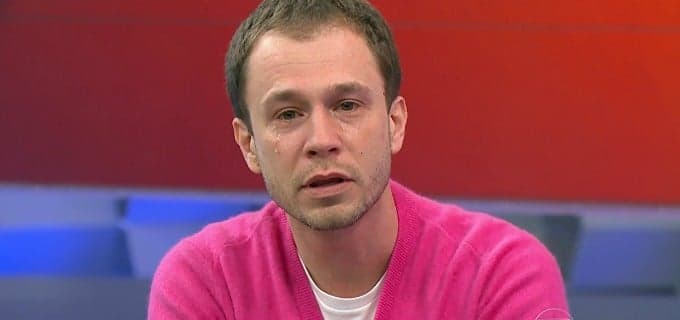 Tiago Leifert interrompe novela para fazer anúncio, passa vergonha ao vivo e público implora: “Volta, Bial!”