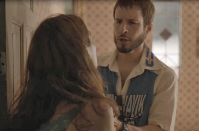 Amor de Mãe: Vicente descobre segredo horripilante e acaba assassinado a luz do dia; Betina sofre