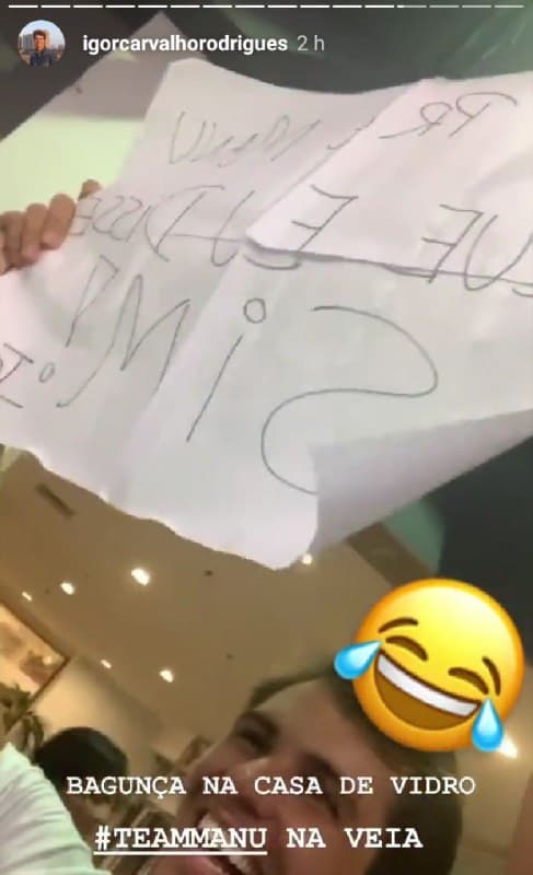 Namorado de Manu Gavassi faz a linha romântico 