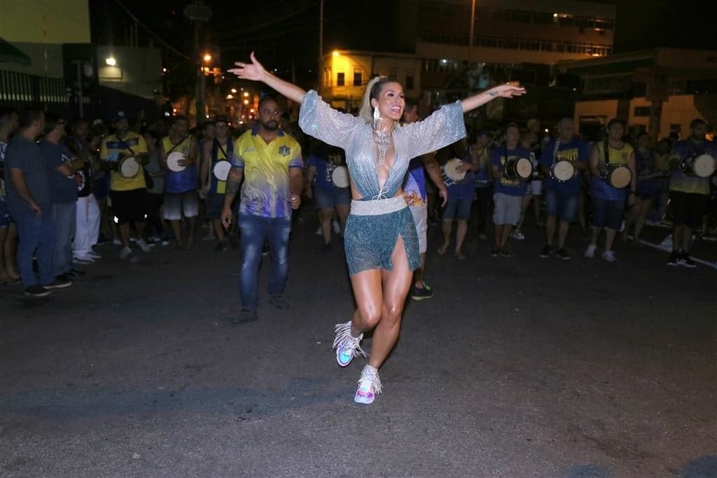 http://tvfoco.uai.com.br/wp-content/uploads/2015/05/Daniela-Mercury.jpg