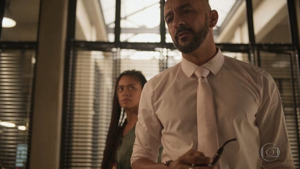Amor de Mãe: Vilão da trama, Álvaro é traído e preso; saiba quem irá dedurar o criminoso