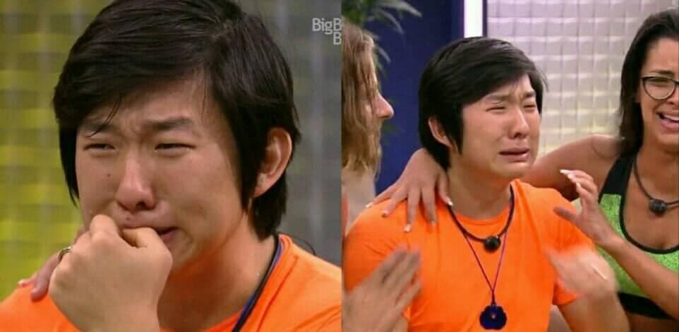 BBB20: Pyong vê filho recém-nascido pela primeira vez e tem crise de choro