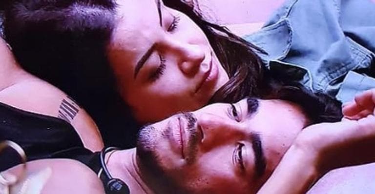 BBB 20: Boca Rosa e Guilherme deitam juntos e aprontam nas costas de Gabi Martins, após crise de choro da cantora