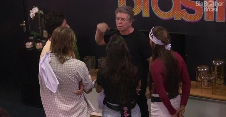 BBB20: Boninho tem conversa séria com participantes da casa de vidro e faz alerta importante: "sejam malandros"