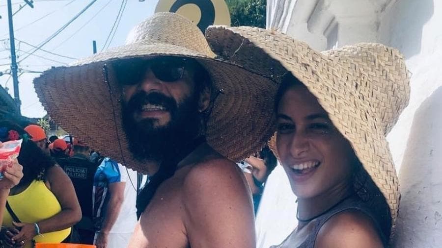 Caio Blat deixa volume impressionante marcando a sua sunga e vira assunto: "Olha o tamanho dessa mala"
