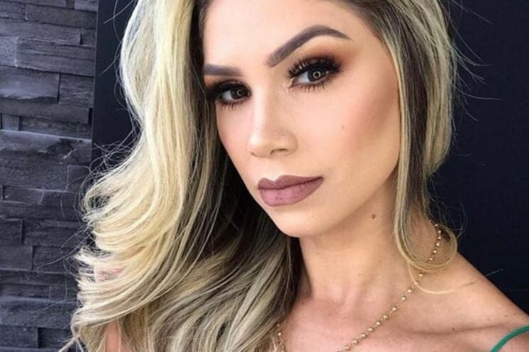Camila Ângelo, atual mulher de Hulk, em meio às polêmicas, vai ao salão colocar aplique com a sogra