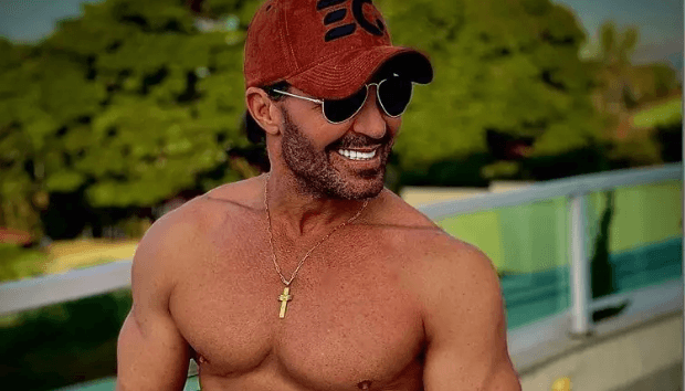 Eduardo Costa é pego na mentira com foto editada em photoshop e público não perdoa