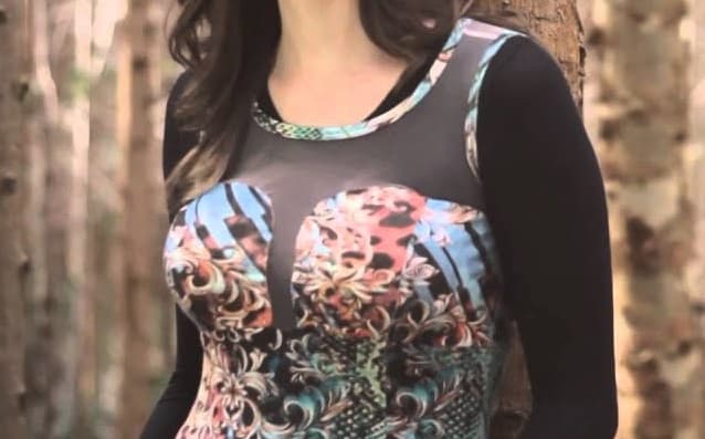 Cantora evangélica abandona vida cristã em igreja e vira garota de programa
