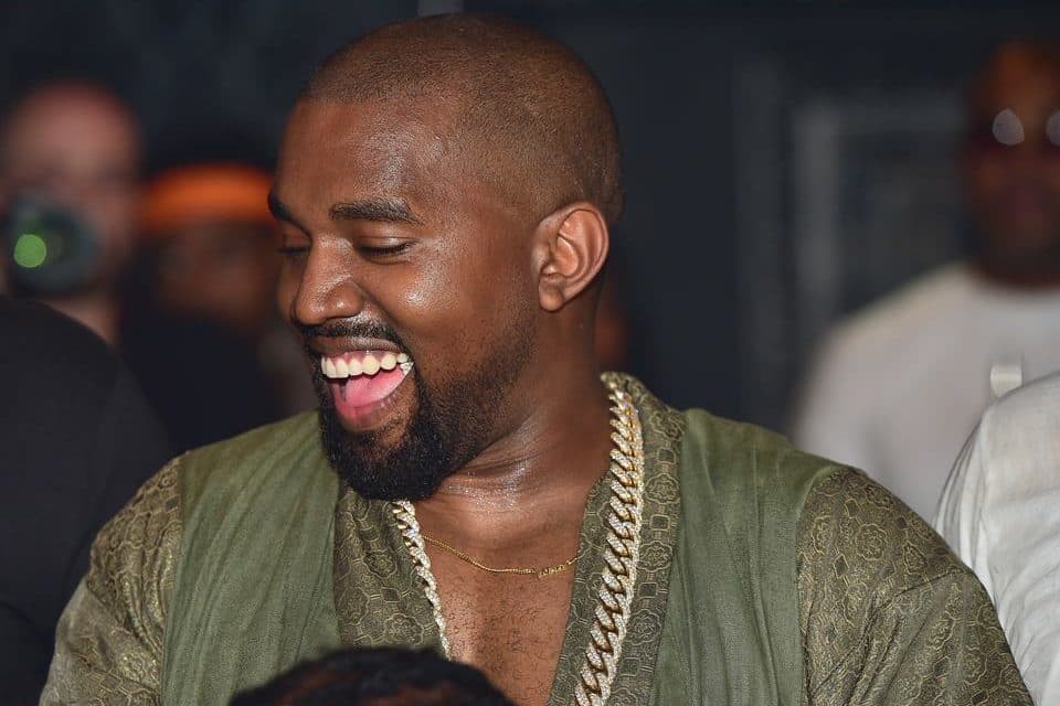 Kanye West diz que foi infectado pelo coronavírus, revela temor por vacina e dispara: "É a marca da besta"