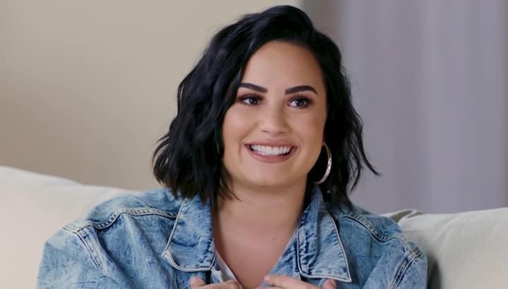 Após overdose e foto expondo celulites, Demi Lovato abre o jogo, faz desabafo e revela pressão preocupante