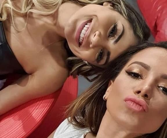 Lexa se pronuncia oficialmente e nega informações após jornal dizer que cantora viveu romance com Anitta