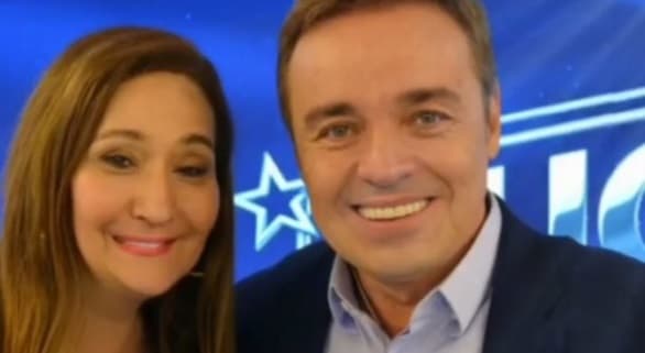 Gugu Liberato surge no programa de Sonia Abrão em homenagem, causa grande comoção e emociona apresentadora