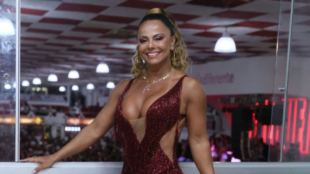 Em choque! Viviane Araújo aposta em nude, abusa da sensualidade e mostra tudo em foto picante