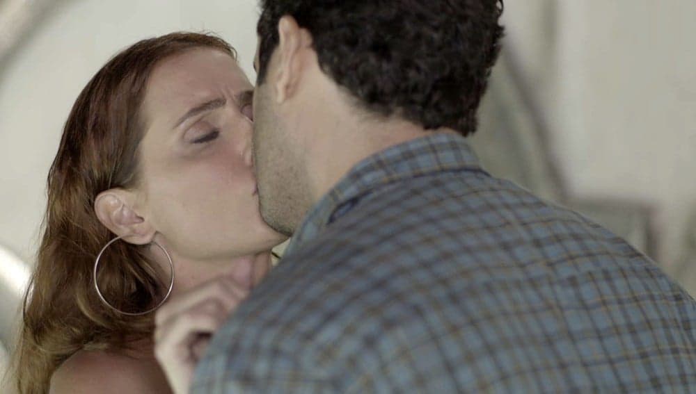 Salve-Se Quem Puder: Alexia finalmente recebe declaração de amor de Zezinho