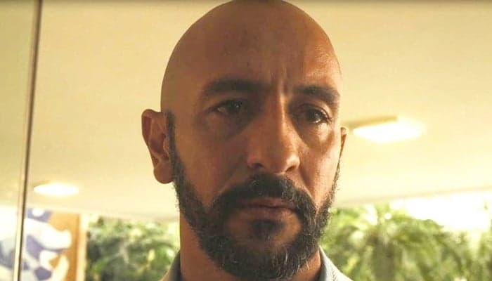 Amor de Mãe: Álvaro descobre segredo do passado, corre risco e surta