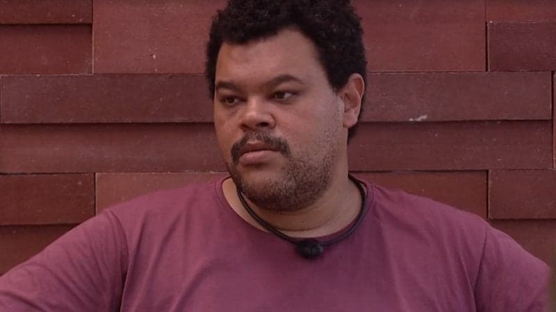 BBB20: Vídeos de Babu sendo machista e homofóbico vêm à tona e pedidos de eliminação do ator são feitos em massa