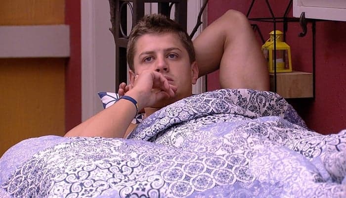 BBB20: Lucas evita mulheres e mexe nos pertences de brother: "Isso aqui é um jogo"