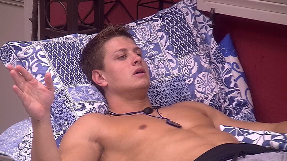 Lucas trai o próprio amigo e planeja jogar Hadson direto pro paredão no BBB