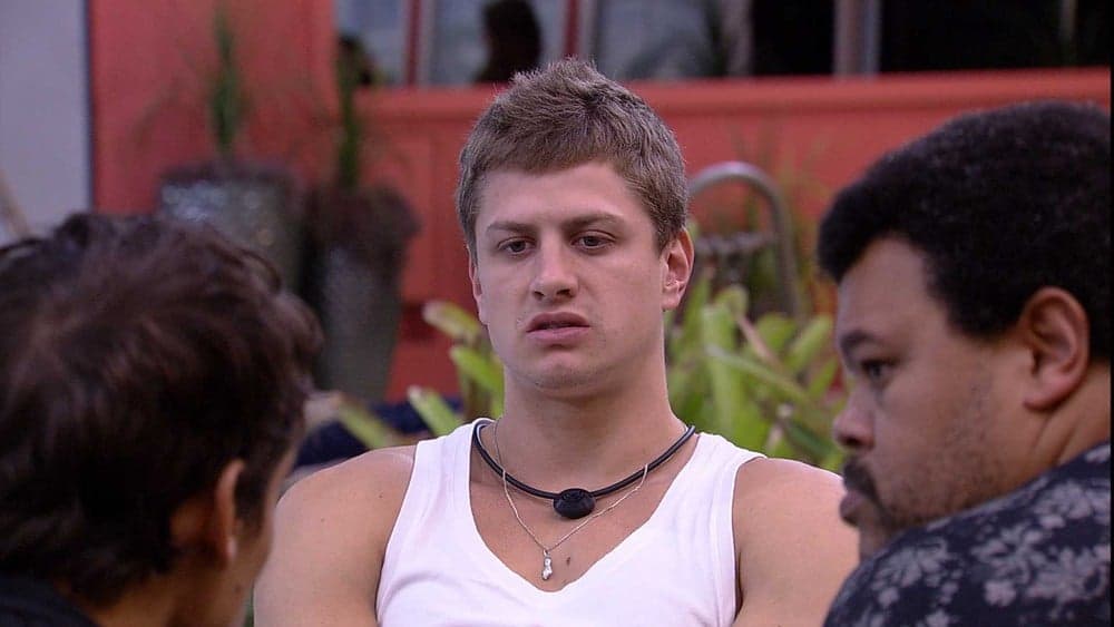 BBB20: Lucas se assusta com número de seguidores de Marcela e desacredita: 'Sério?'