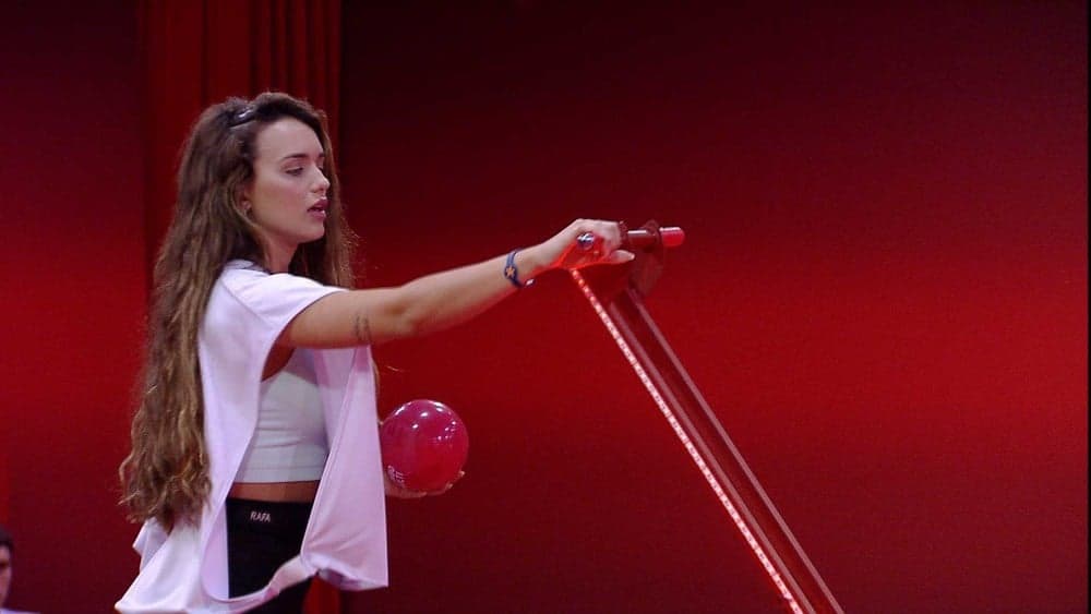 BBB20: Rafa vence a Prova do Líder e coloca Flayslene direto no paredão
