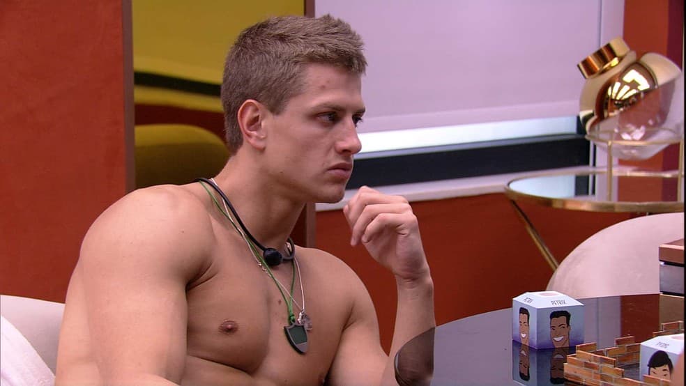 Bomba! Lucas, do BBB, recebe convite para fazer filme pornô e valor do cachê impressiona